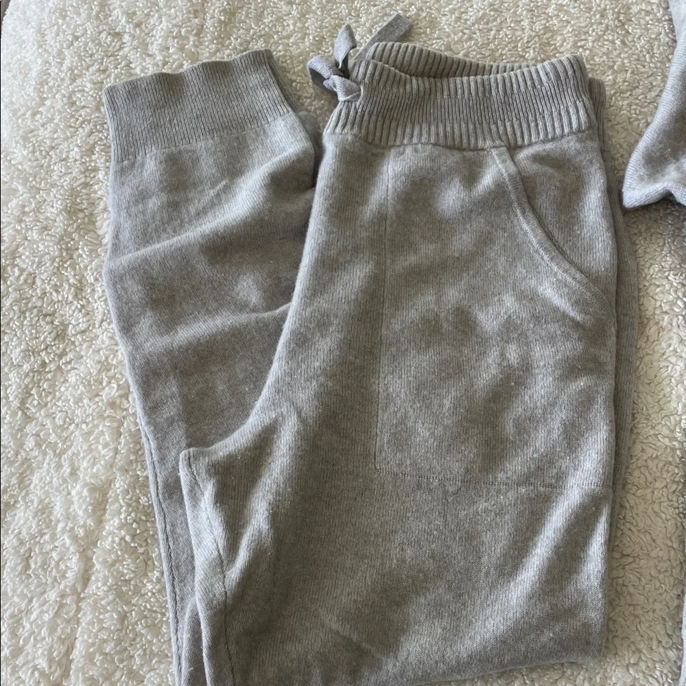 Eddie Bauer 100% cashmere Cozy Gray Hoodie and Jogger Set - Picture 3 of 16